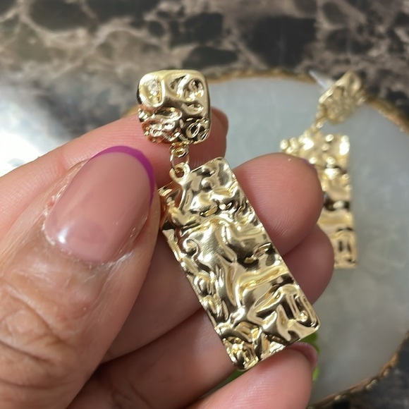 Fashion Nova Gold Hammered Square Drop Earrings - Picture 11 of 15